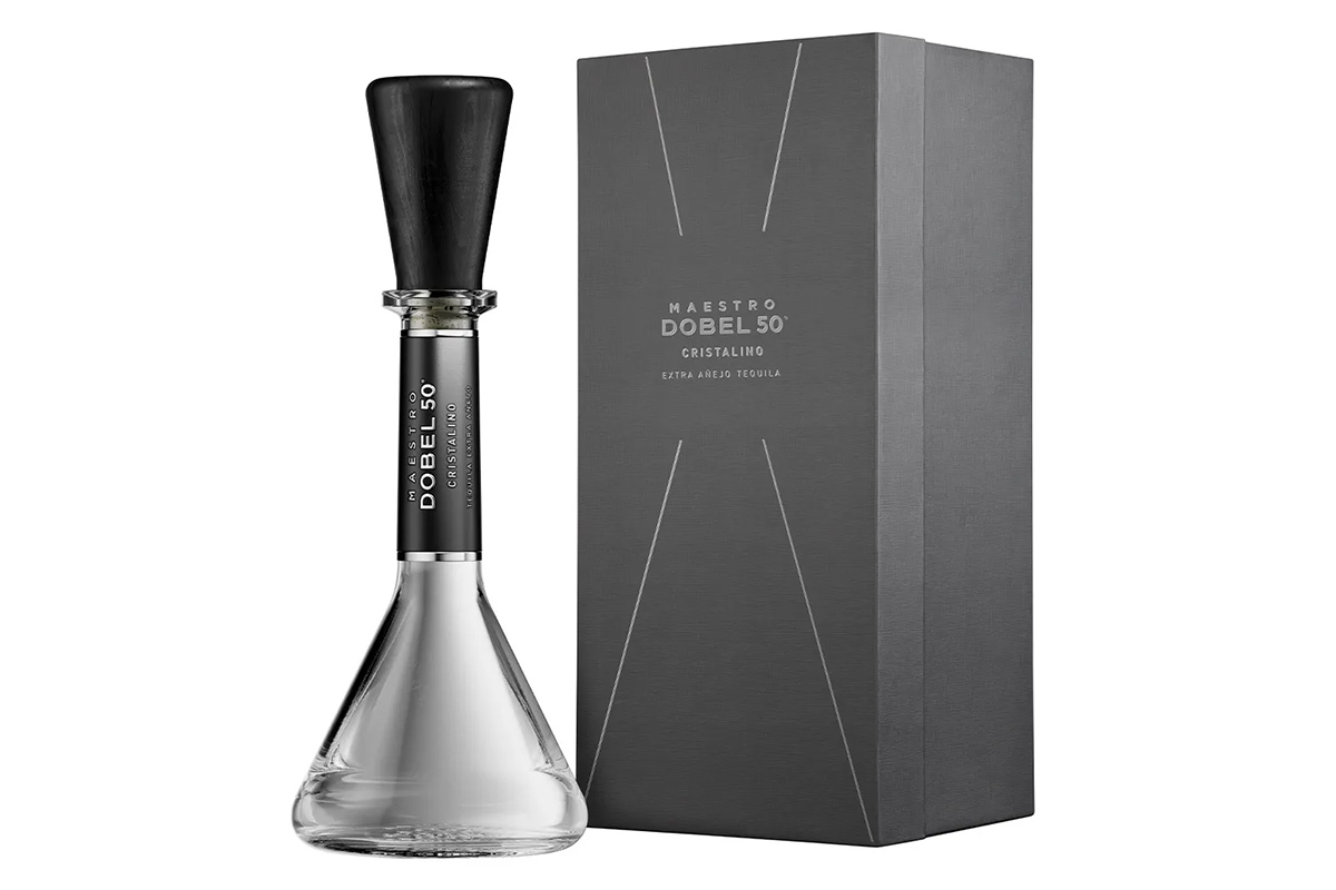 botella de tequila dobel diamante y empaque